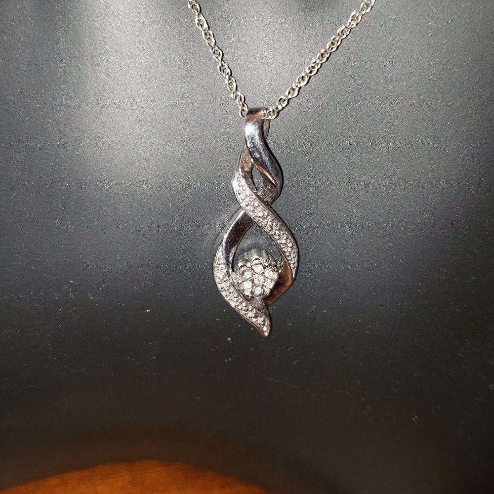 Silver Necklace with cubic zirconia pendent